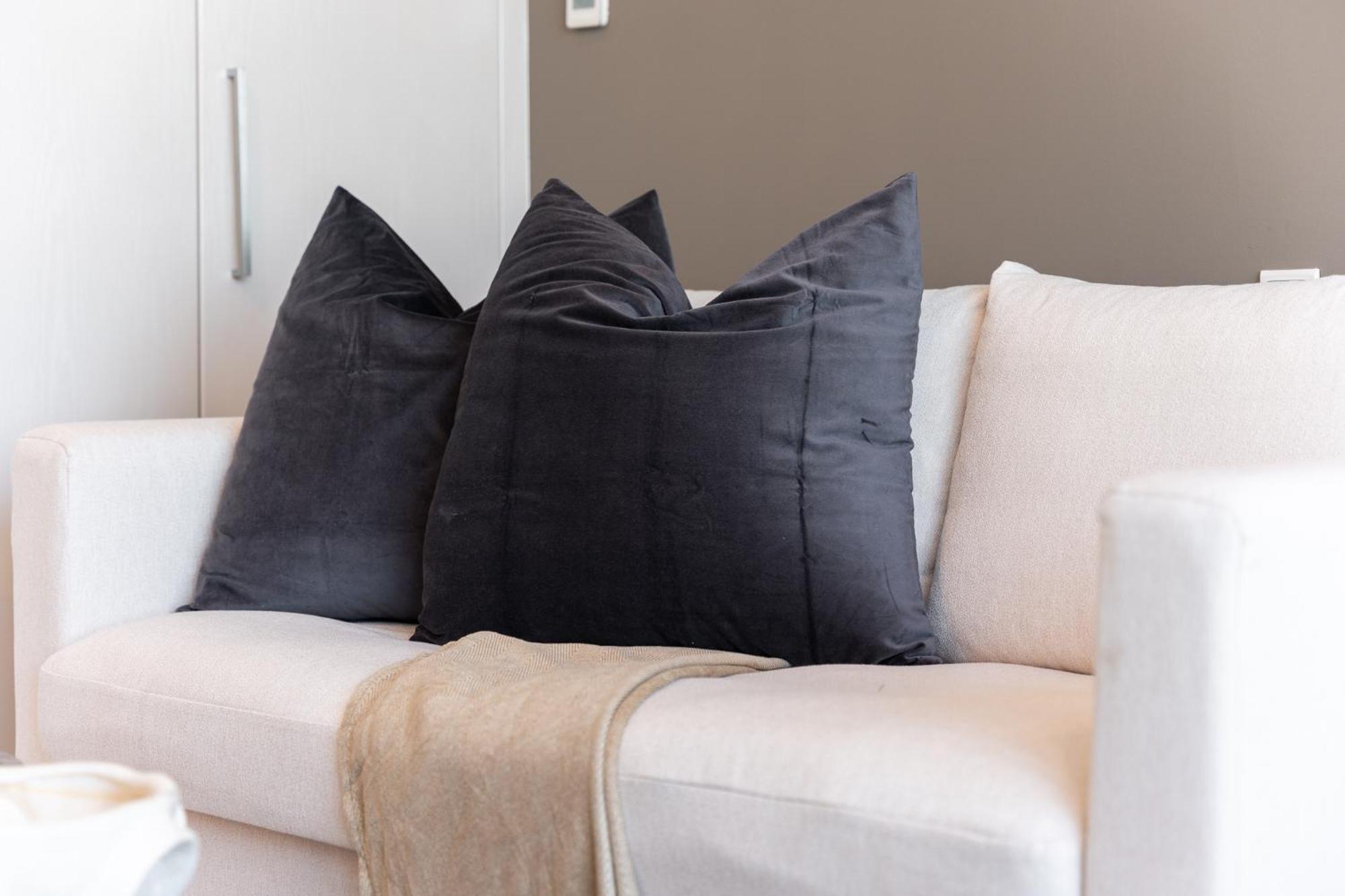 Apartment Spacious 1-bedroom At Carson C In Damac Hills With Peaceful Vibes *